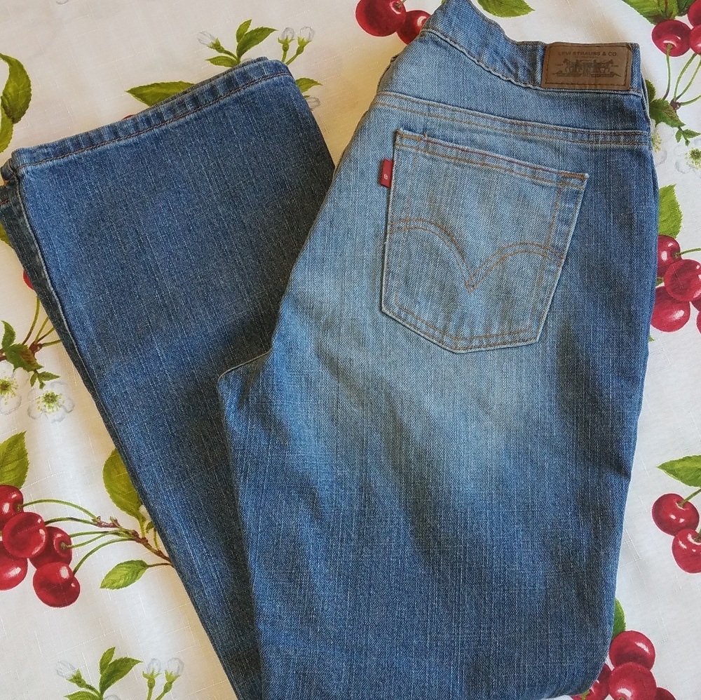 Levi's women's Boot cut 515 size 8 short